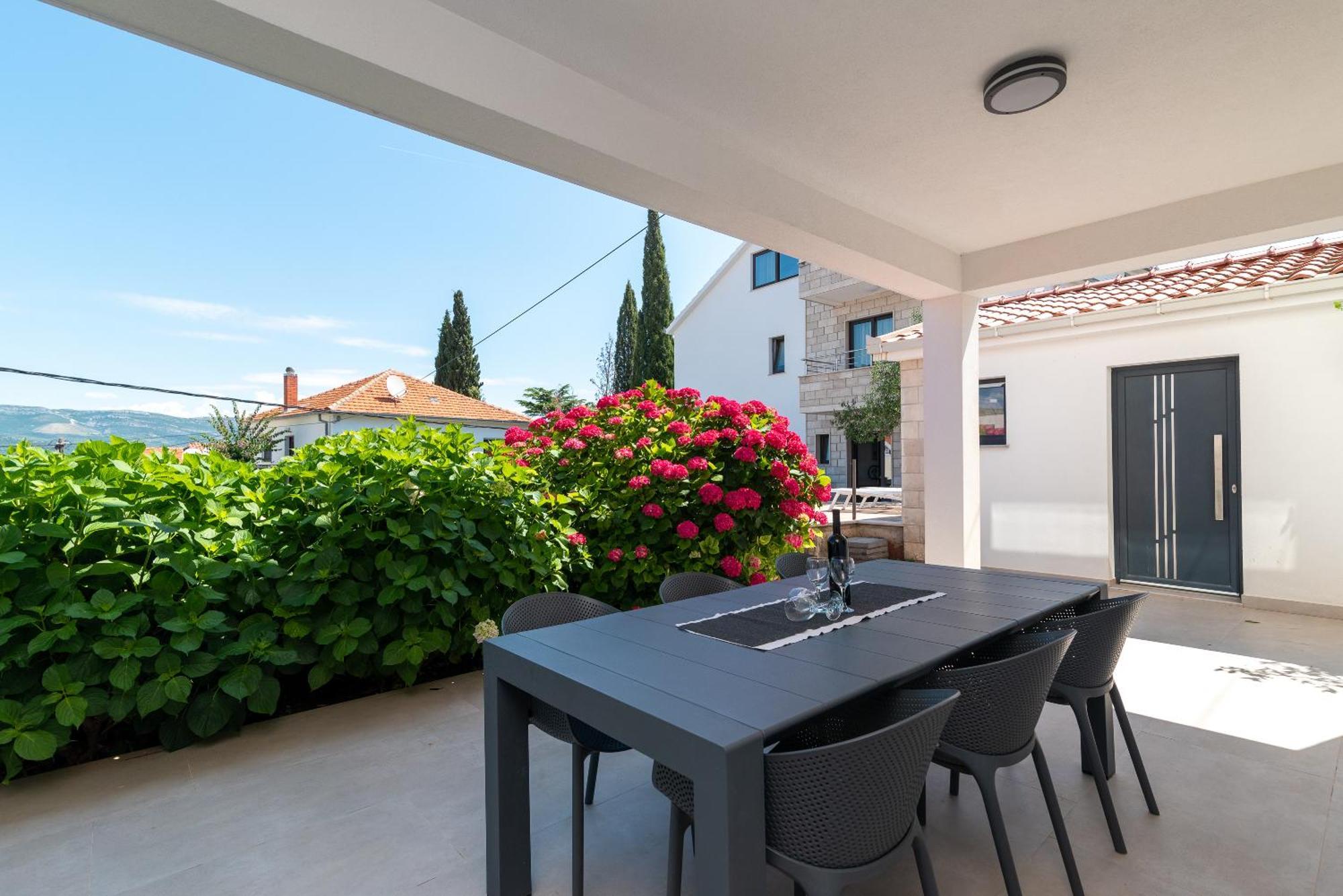 Maca Apartments & Suites Trogir Exterior photo