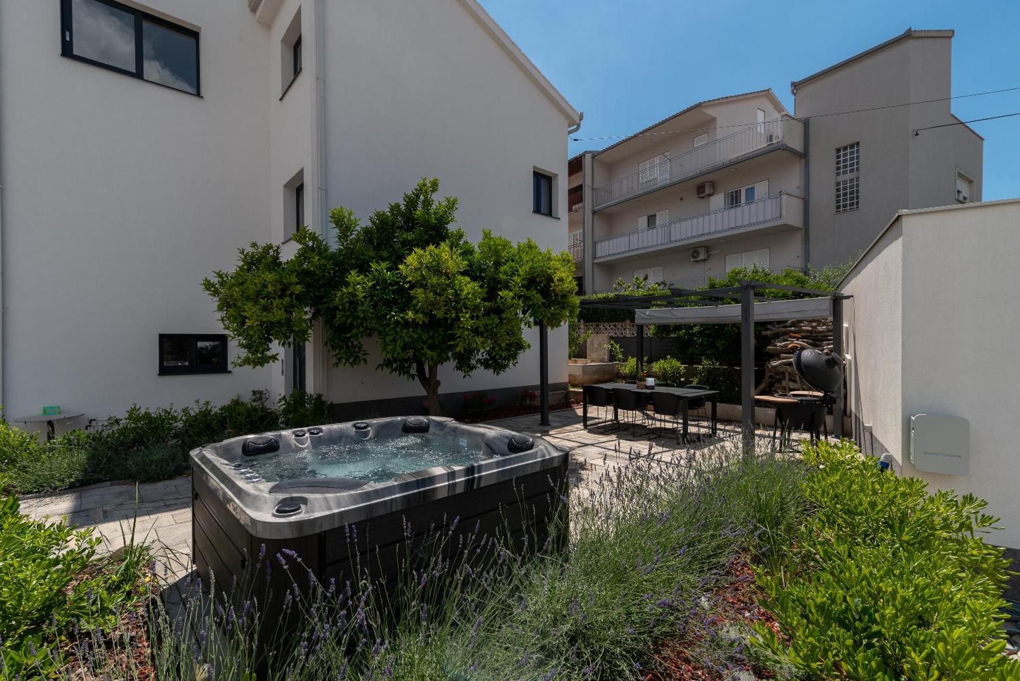 Maca Apartments & Suites Trogir Exterior photo