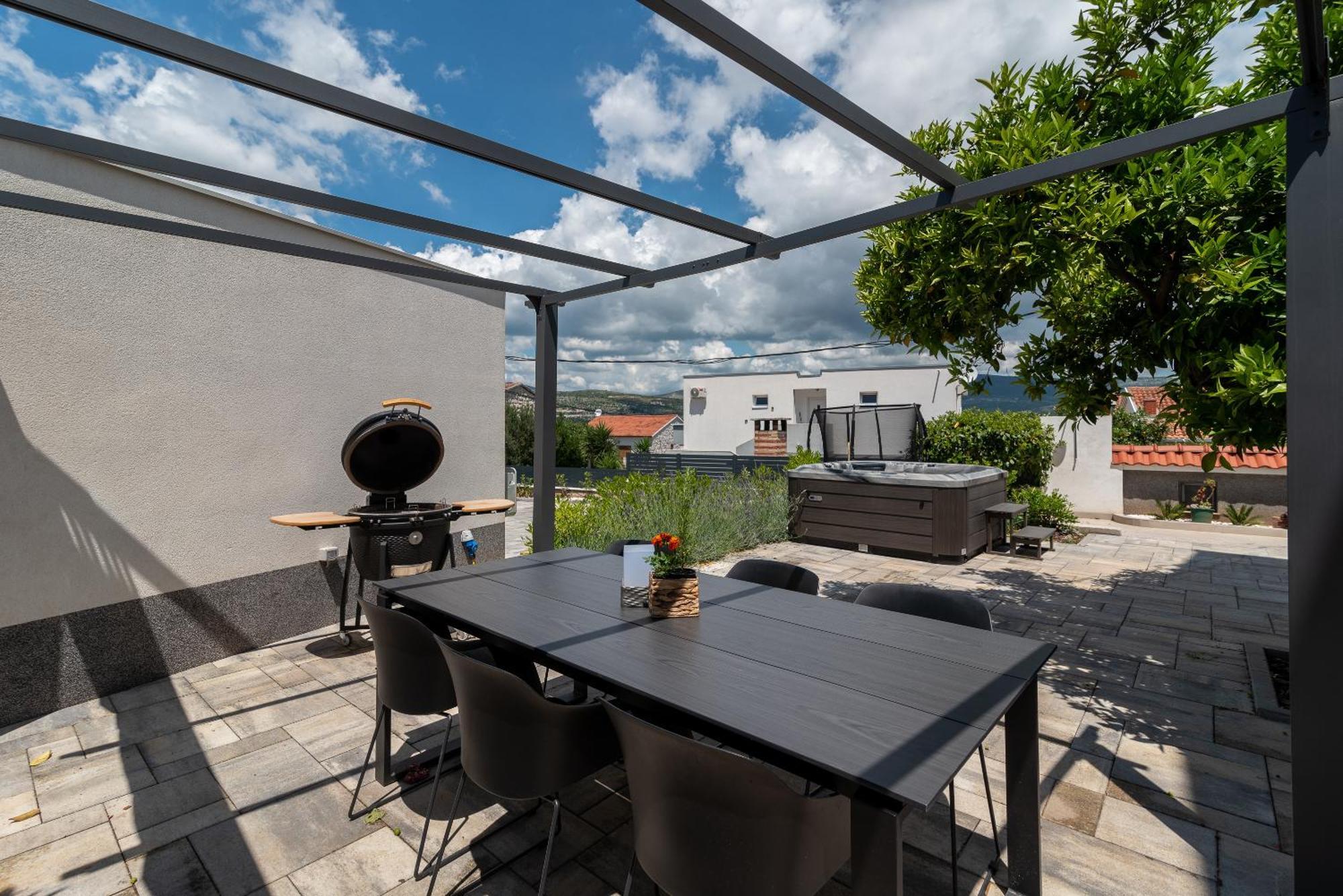 Maca Apartments & Suites Trogir Exterior photo