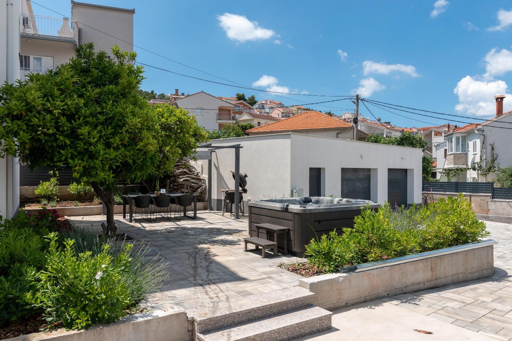 Maca Apartments & Suites Trogir Exterior photo